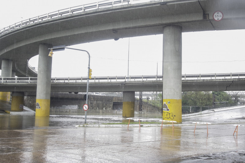 A instabilidade retorna no período da tarde como uma frente quente e poderá chover forte em Porto Alegre