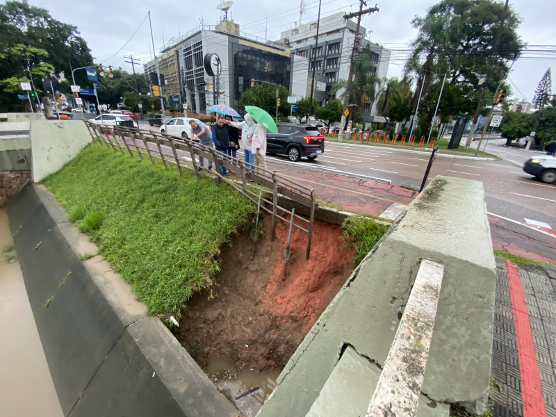 Secretário André Flores visitou avenida Ipiranga nesta manhã