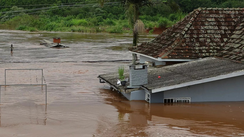 O nível do Rio Taquari supera os das grandes e até então recordes enchentes de 1941 e 2023