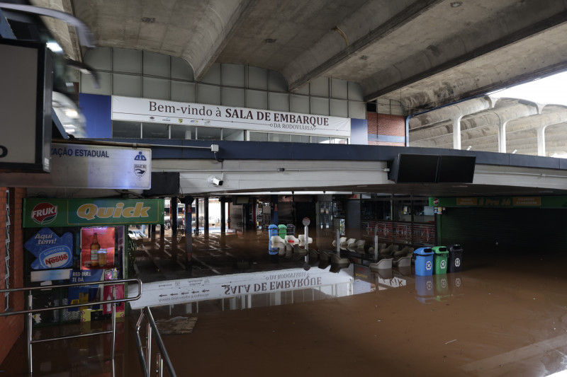 Novas linhas operam no terminal Antônio de Carvalho, após alagamento no Centro 