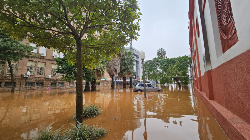 A Defesa Civil pede doações para a população atingida pelas chuvas em todo o RS