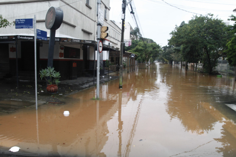 Diversos municípios gaúchos sofrem com as cheias causadas pelas chuvas