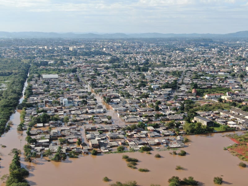 Bairro Vila Rica, em Gravataí, foi tomado pela água, que ainda não recuou