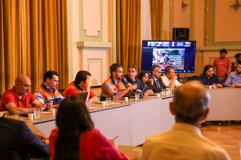 Governador Eduardo Leite participou de reunião com o comitê gestor que discutiu ajuda aos municípios atingidos pelas enchentes  