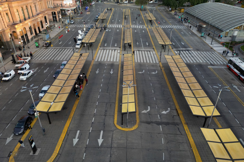 Protesto levou ao cancelamento de centenas de voos e paralisou as principais linhas de ônibus