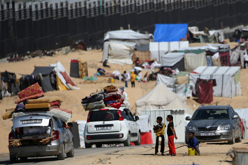 Segundo membros do Hamas e moradores, as forças israelenses concentraram tanques perto de áreas urbanas de Rafah
