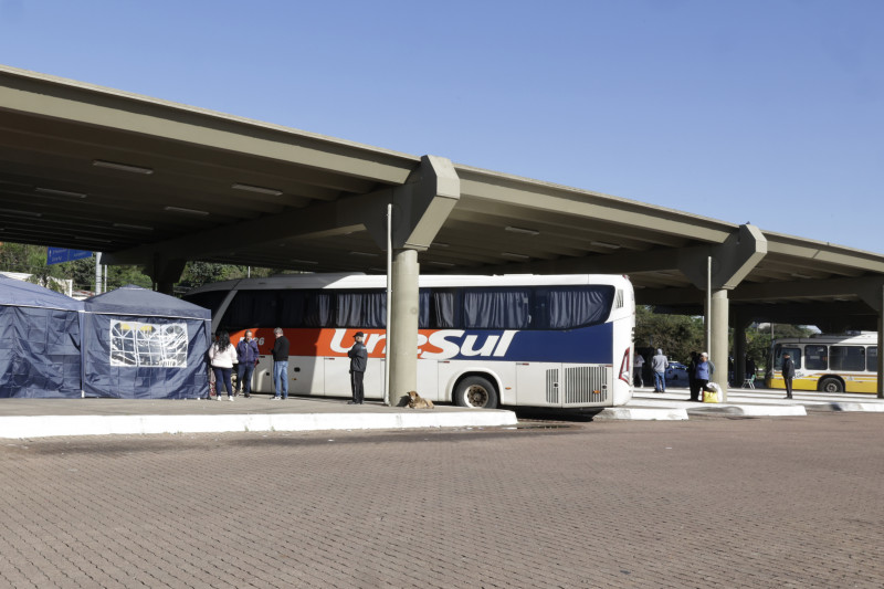 Em torno de 1,1 mil a 1,2 mil pessoas estão viajando a partir do terminal provisório por dia