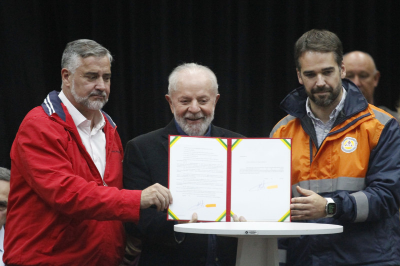 Lula confirmou Pimenta (e) em cargo exclusivo para atender a crise