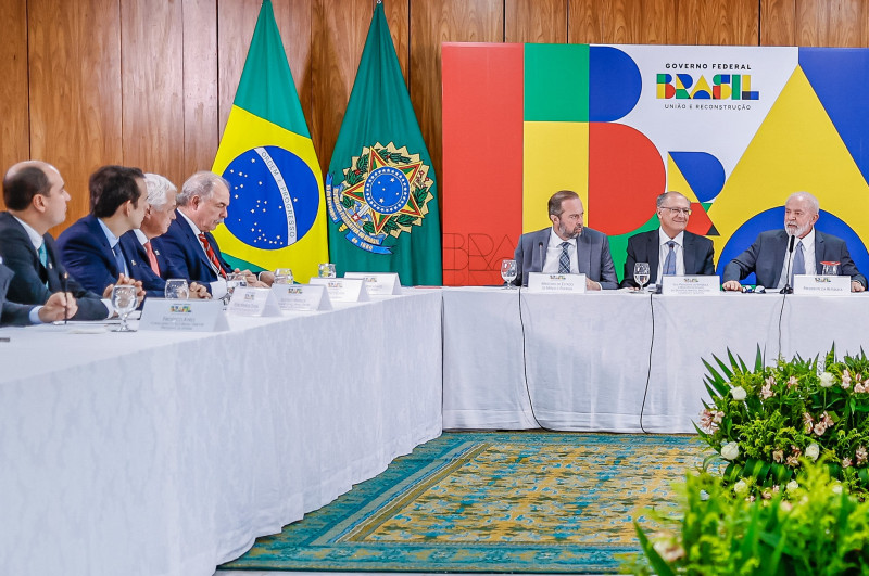 Presidente Lula e ministros se reuniram com representantes do setor de siderurgia