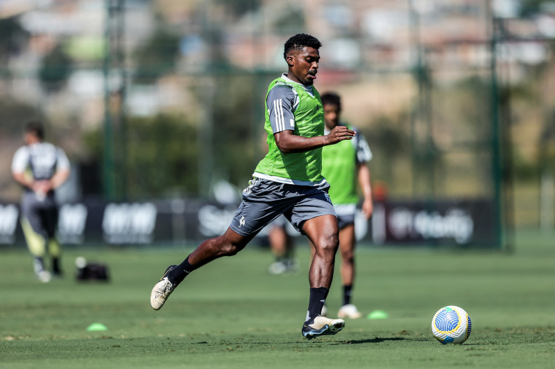 Com passagens pelo Galo e Monaco-FRA, Jemerson chega para assumir a titularidade na defesa