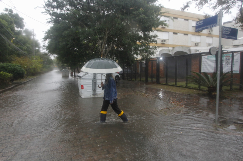 Chuva incessante acentuou os alagamento em diversas regiões da Capital, como o Menino Deus