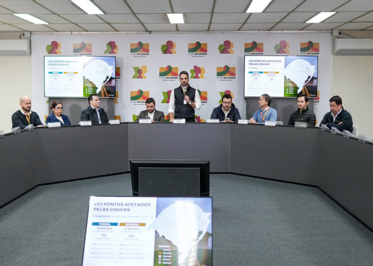 Governador Eduardo Leite anuncia novas medidas para rodovias e pontes no Centro Administrativo de Contingência
