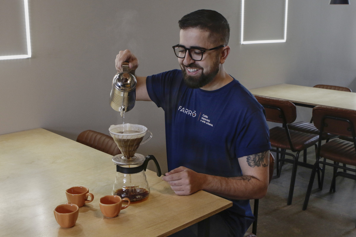 Com cardápio enxuto e atento à gastronomia vegana, o café segue sendo o principal foco do Porto Farrô