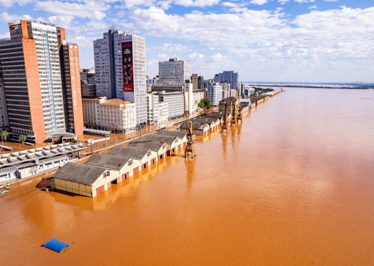 Estrutura ficou submersa por cerca de um mês