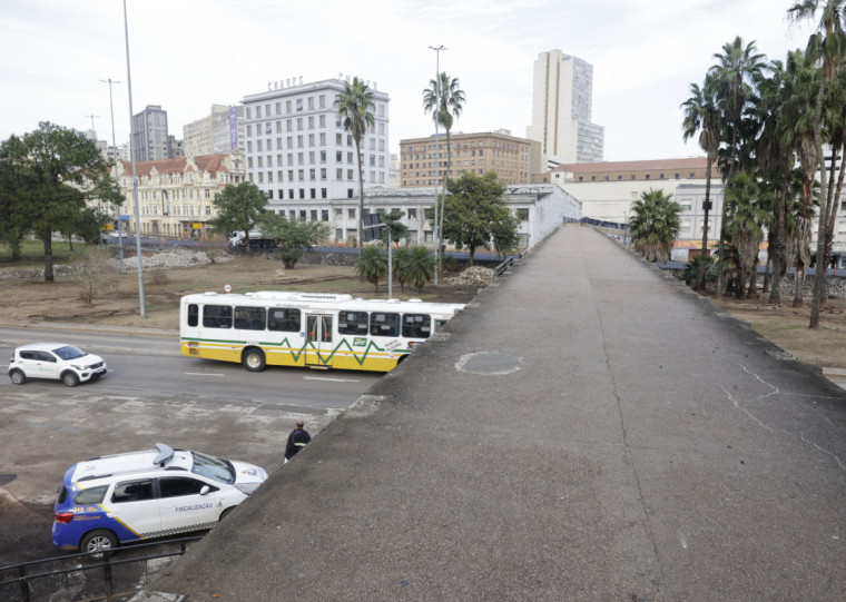 Prefeitura estuda a construção de uma nova passarela na rua da Conceição
