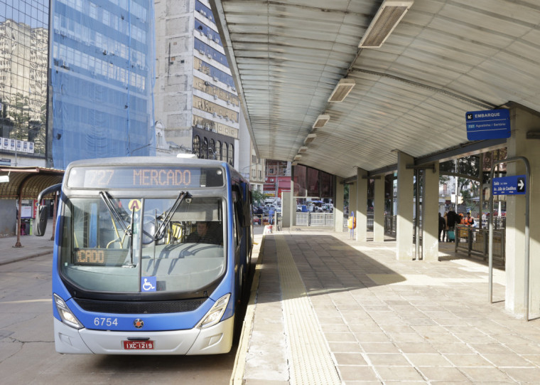 Nos dois terminais do Centro Histórico, operam 53 linhas de ônibus