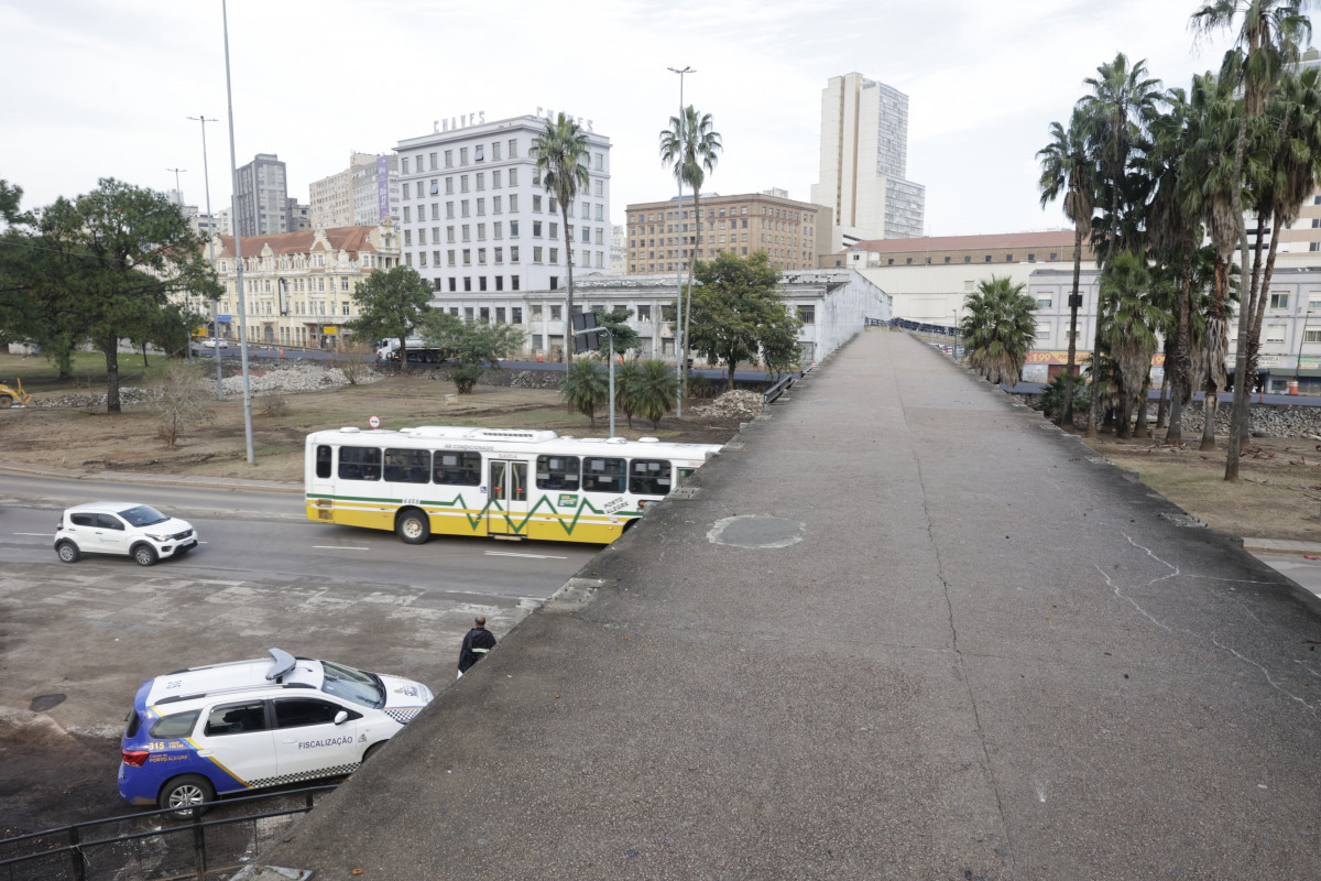 Prefeitura estuda a construção de uma nova passarela na rua da Conceição 