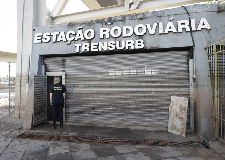 A passagem de R$ 6,85 só pode ser paga em dinheiro ou no cartão TEU