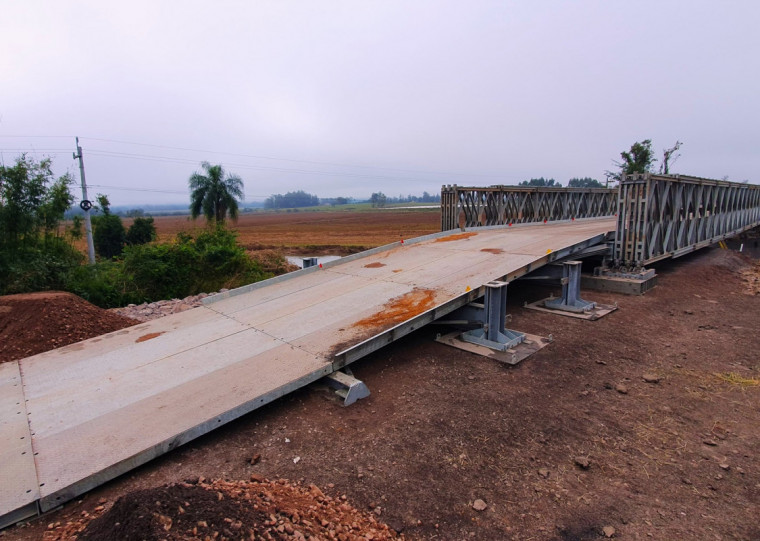 Exército instalou uma ponte provisória no km 226 da estrada, em Santa Maria