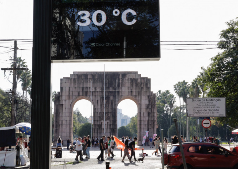 No último domingo (9), os termômetros chegaram a 30ºC em Porto Alegre