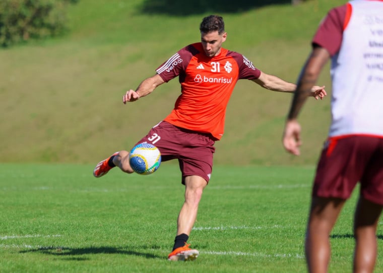 Argentino Lucas Alario treinou normalmente nesta sexta-feira com o elenco colorado