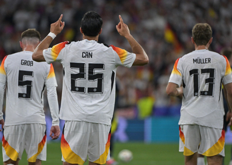 Meia Emre Can fez o quinto gol e fechou o baile alemão contra a Escócia, na abertura da Eurocopa