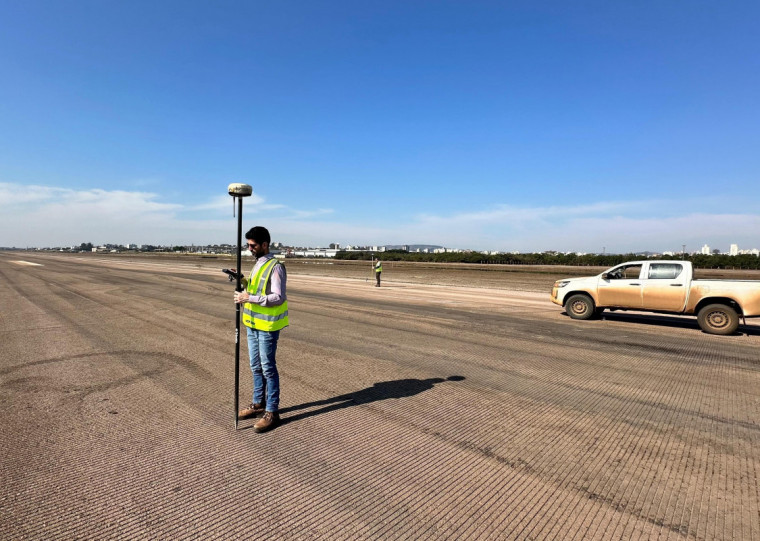 A enchente de maio afetou a estrutura da pista do aeroporto em Porto Alegre