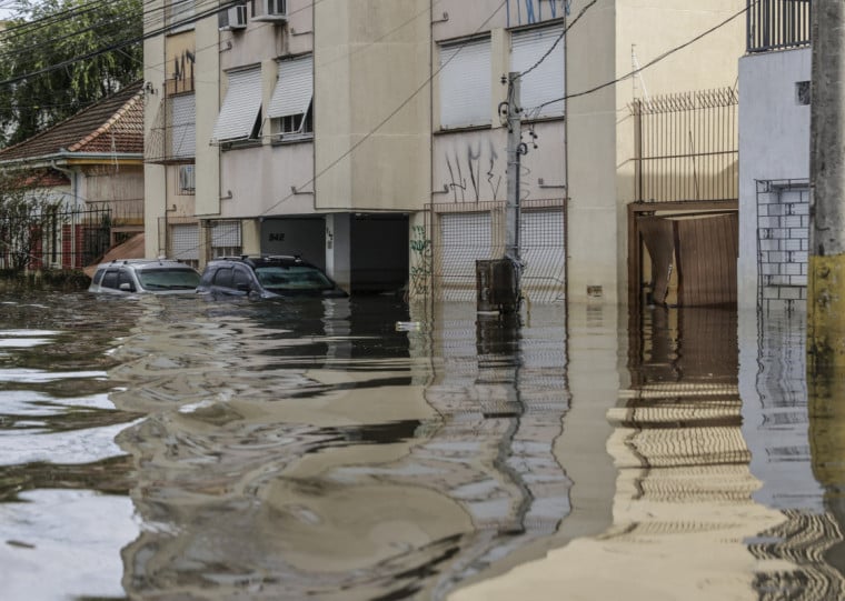 Objetivo é apoiar os profissionais que se encontram em dificuldades financeiras devido às consequências da enchente