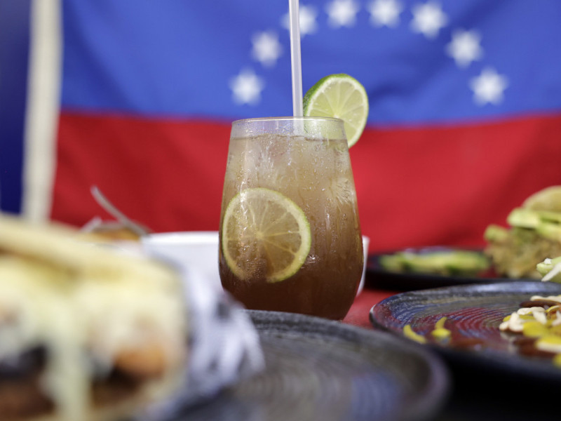 O Papel&oacute;n con Lim&oacute;n &eacute; uma bebida t&iacute;pica da Venezuela  Foto: T&Acirc;NIA MEINERZ/JC