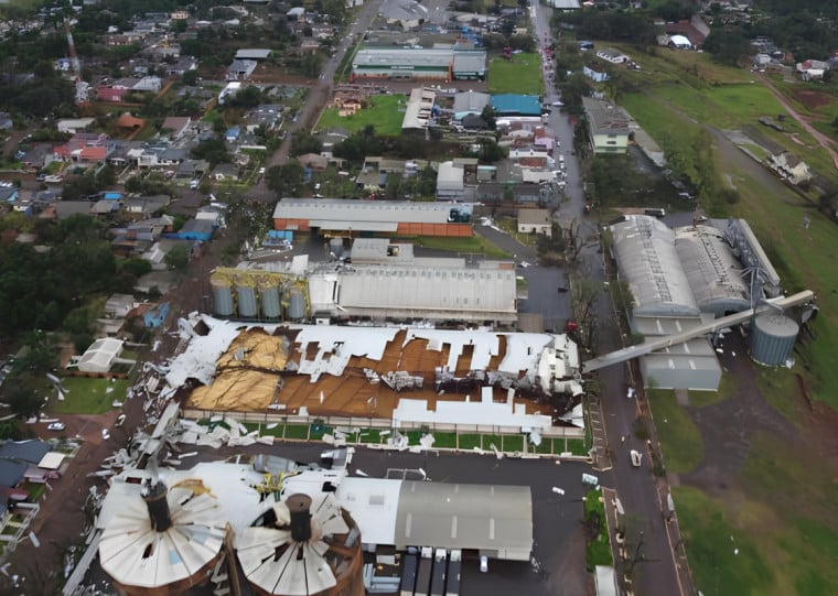 Sede administrativa, supermercado, centro agropecuário e outras estruturas foram afetadas