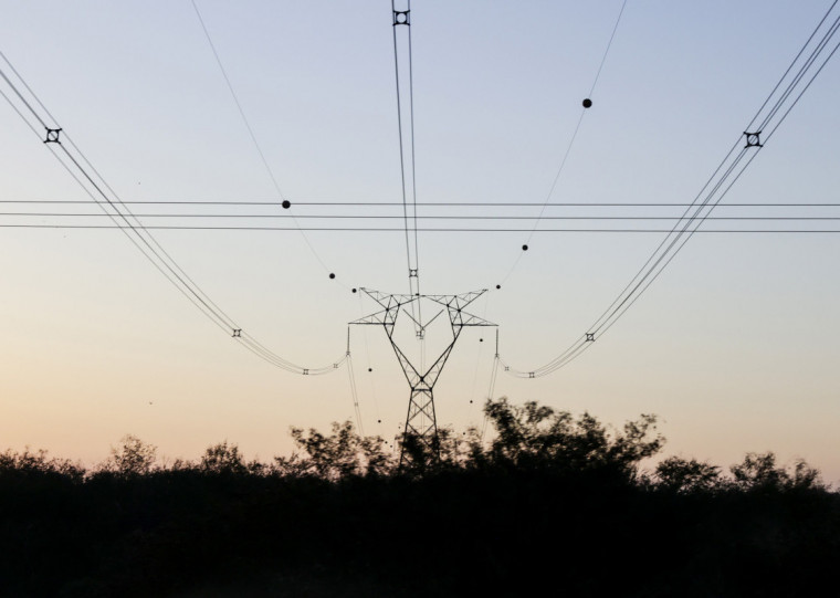 Rede de distribuição de energia elétrica. 