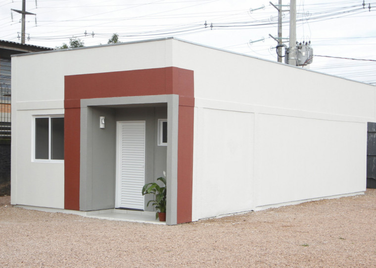 Casas feitas com estruturas pré-fabricadas seguem a técnica de passar para a fábrica parte do trabalho do canteiro de obras