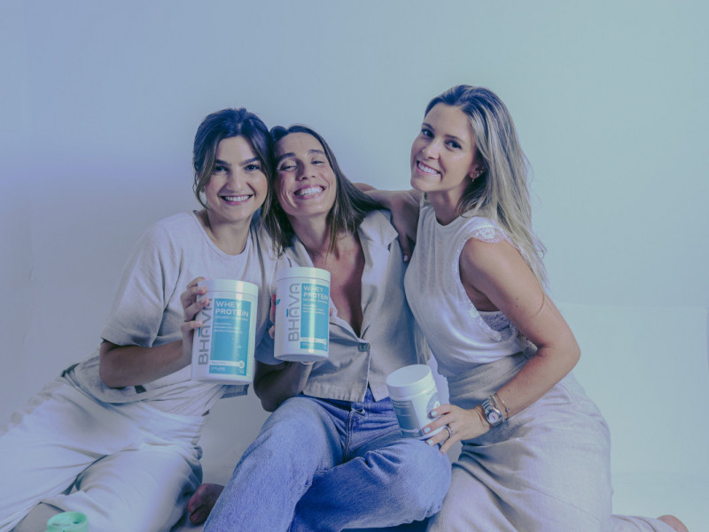 Sophia Pons Magalh&atilde;es Bastos, Gabriela Behrend Silva N&aacute;cul e L&iacute;via Velloso Fabris Canal criaram a Bhava, marca de suplementos clean label 

 Foto: DIVULGA&Ccedil;&Atilde;O/BHAVA/REPRODU&Ccedil;&Atilde;O/JC