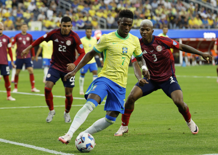 Camisa 7 acabou sendo substituído pelo técnico Dorival Júnior no segundo tempo