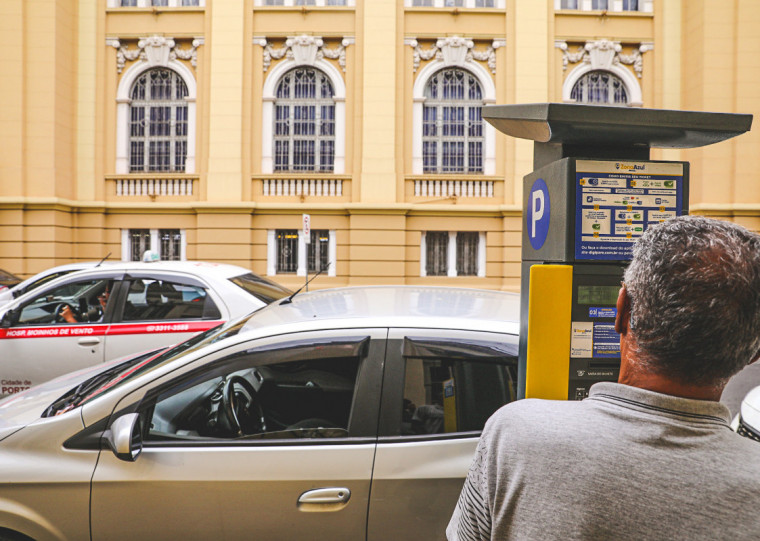 Usuários do estacionamento rotativo da Área Azul contam com mais opções de pagamento