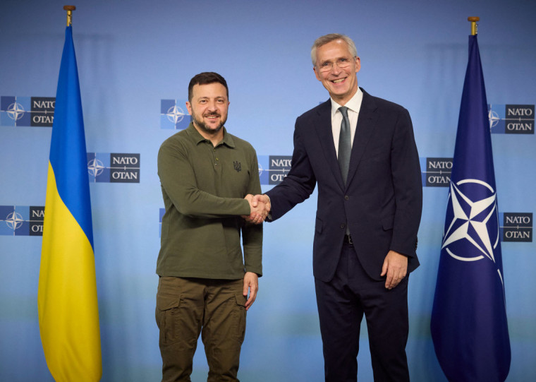 Presidente ucraniano foi recebido pelo secretário-geral, Jens Stoltenberg