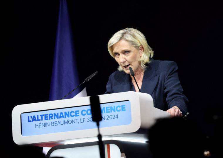 Primeiro turno foi vencido pela extrema-direita de Marine Le Pen