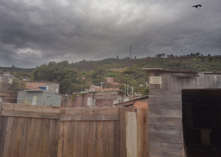 Fogo atingiu boa parte da vegetação do Morro Santana foi controlado depois de dez horas