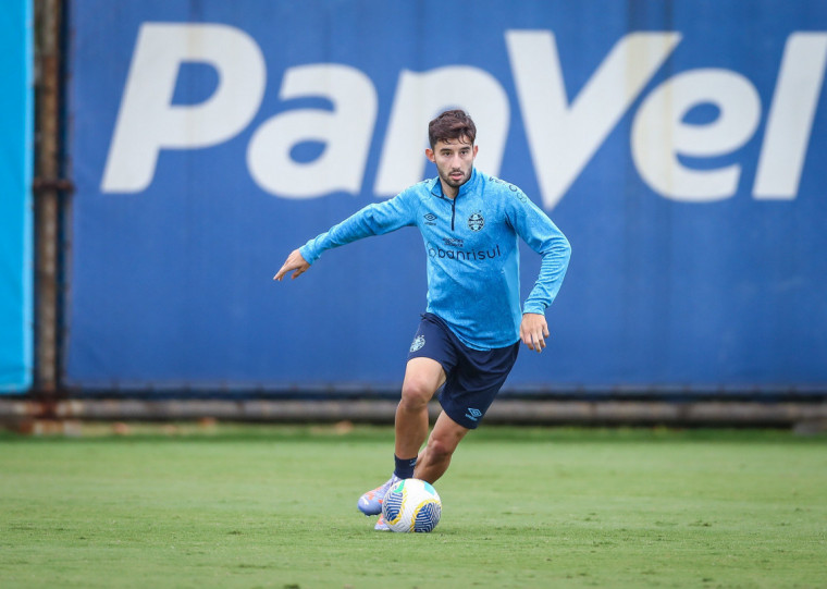 Volante Villasanti volta ao Grêmio após participar da Copa América com o Paraguai