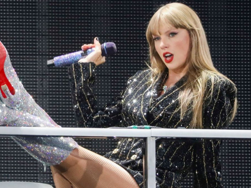 A cantora Taylor Swift usou botas da marca Larroud&eacute; em seus shows Foto: REDES SOCIAIS/ REPRODU&Ccedil;&Atilde;O / JC