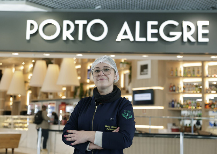 Denise, do restaurante Cidade Porto Alegre, conta que empreendimento abriu no dia 12 para atender trabalhadores