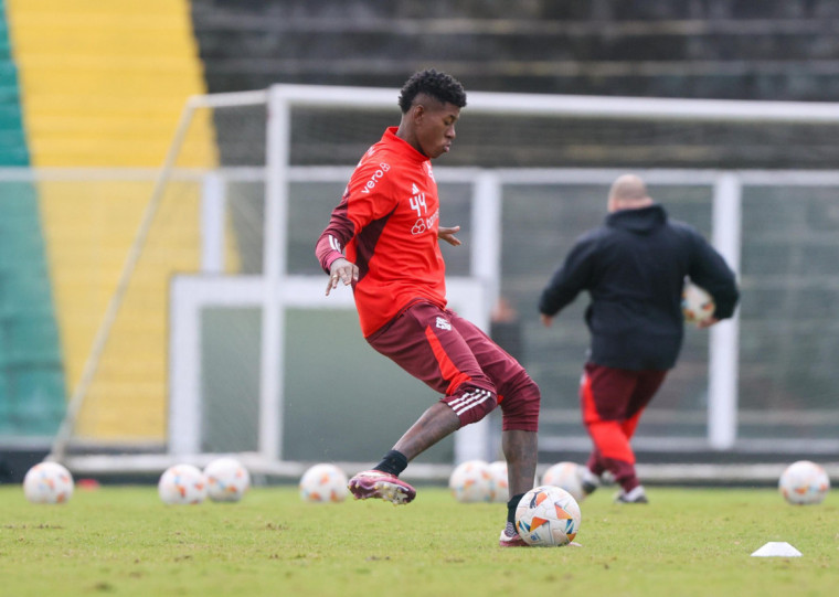 Jogo desta terça-feira (16) pode ser o último de Vitão com a camisa do clube