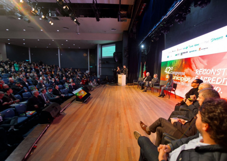 Presidente da Famurs, MArcelo Arruda, abriu oficialmente o 42º Congresso de Municípios 