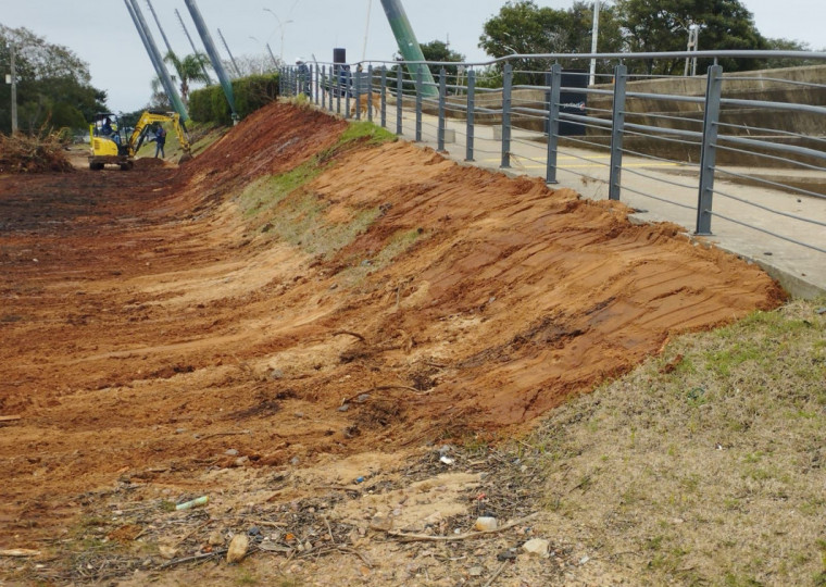 Segundo o secretário de Obras e Infraestrutura, André Flores, haviam três rompimentos no talude