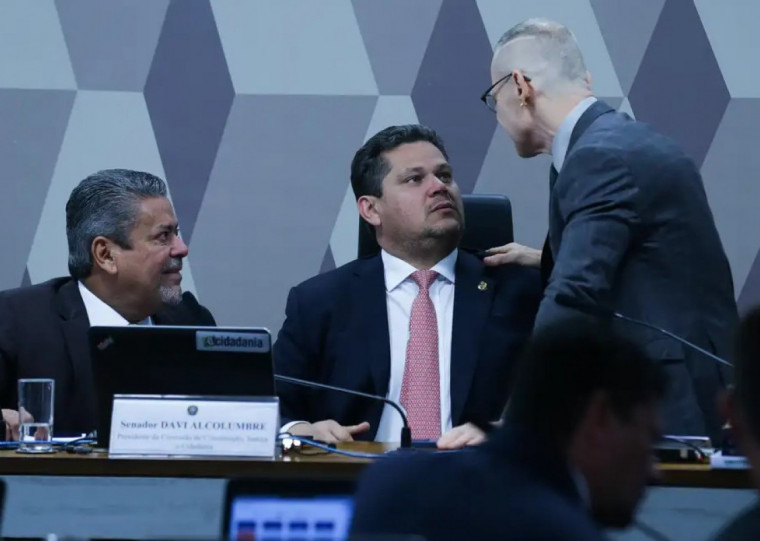 O senador Davi Alcolumbre está com dificuldade para definir o relator