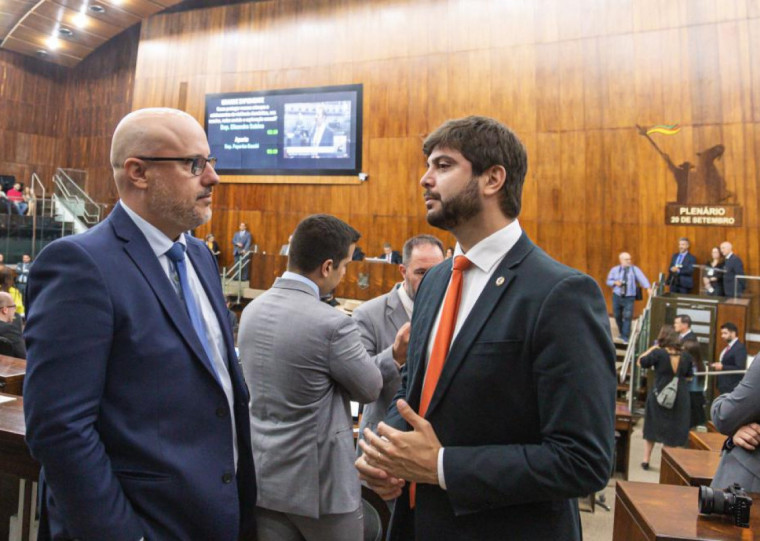 Rodrigo Lorenzoni e Felipe Camozzato notificaram MPC sobre possível manobra fiscal do governo para aprovar projetos