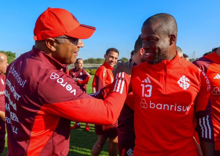 Roger foi anunciado pelo clube e comandou o primeiro treino nesta quinta