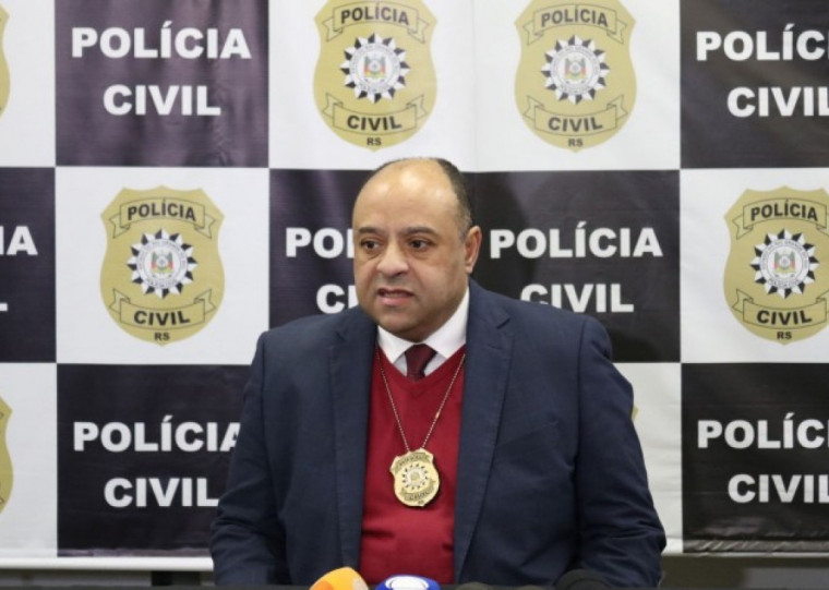 Chefe de Polícia, Delegado Fernando Sodré, fala sobre a prisão durante coletiva de imprensa
