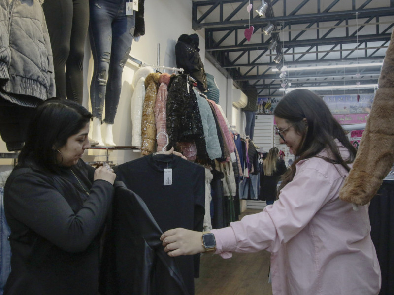 Pesquisa elaborada pela Pucrs em parceria com o Jornal do Com&eacute;rcio compara o comportamento de consumidores ga&uacute;chos mais jovens e mais velhos Foto: THAYN&Aacute; WEISSBACH/JC