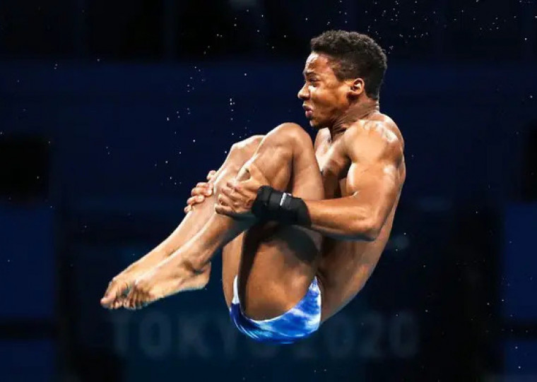 Atleta se contundiu em treinamento ainda no Brasil 